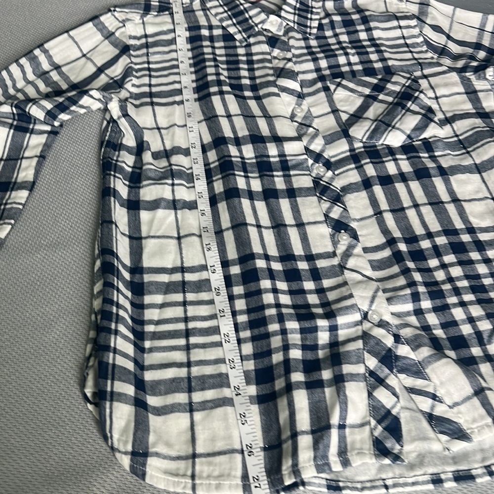 Dylan Button Down Flannel Top. Size Medium - image 4